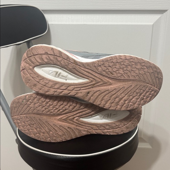 Fila Women's Sneakers in Gray size 10 - Picture 5 of 6